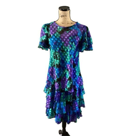 Lori Max Dress - Picture 14 of 14